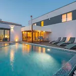 Leana In Medulin,istria By Istrabook Villa