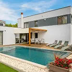 Villa Leana In Medulin,istria By Istrabook *