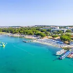 Leana In Medulin,istria By Istrabook Villa